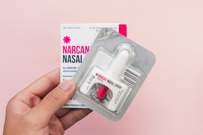 Naloxone narcan nasal spray overdose dose opioid